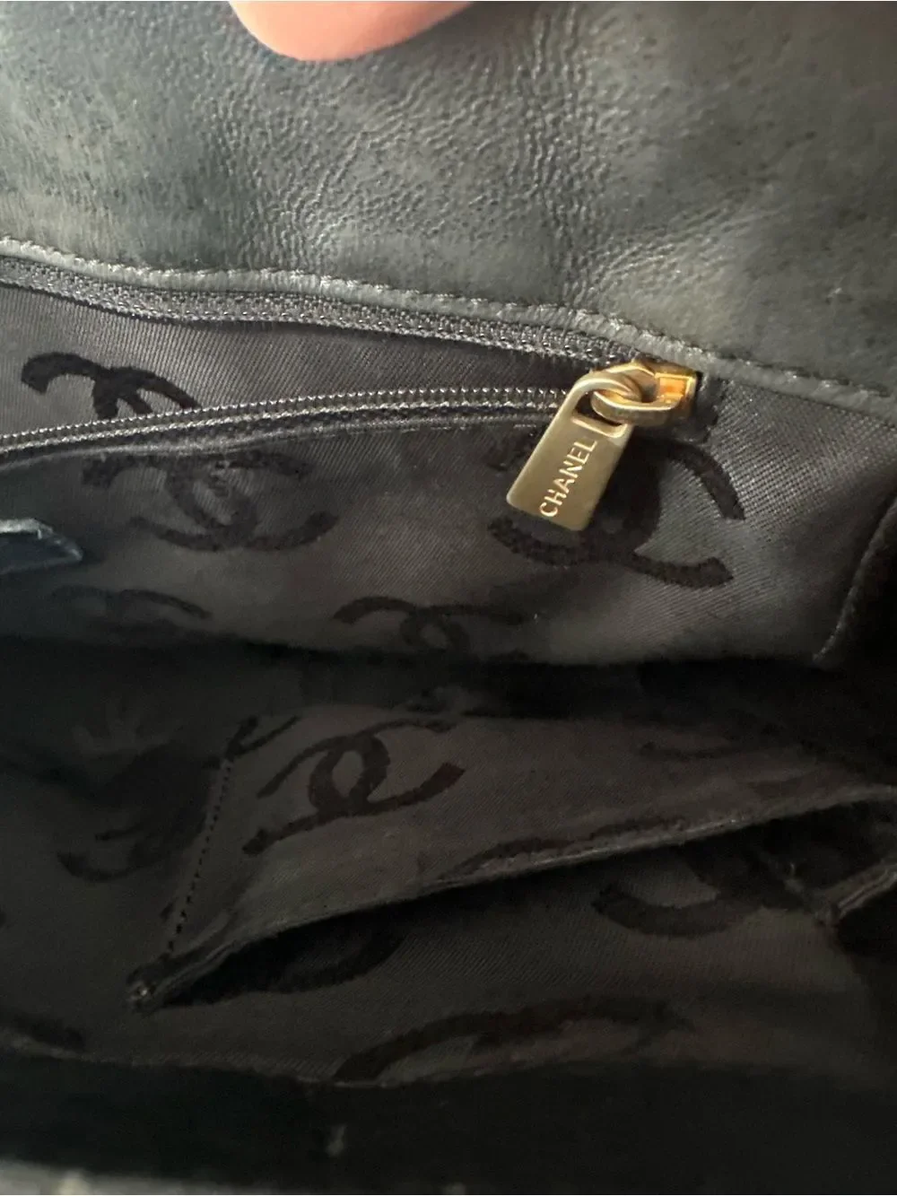 CHANEL classic shoulder